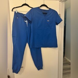 FIGS Slim Catarina One-Pocket Top AND Zamora High Waisted Jogger Pants